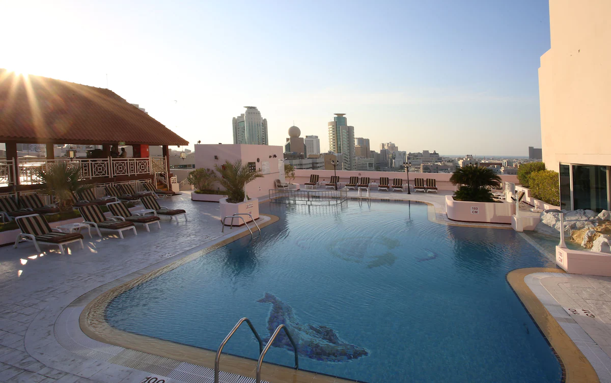 استخر هتل کارلتون پالاس